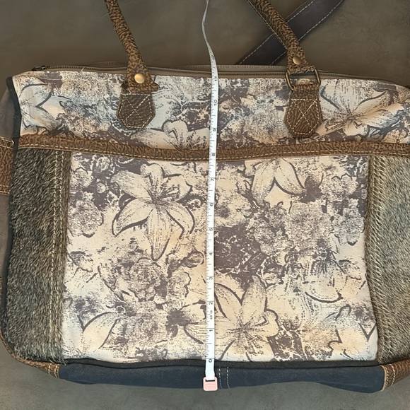 Myra Bag tote bag with shoulder and crossbody straps - Picture 8 of 8